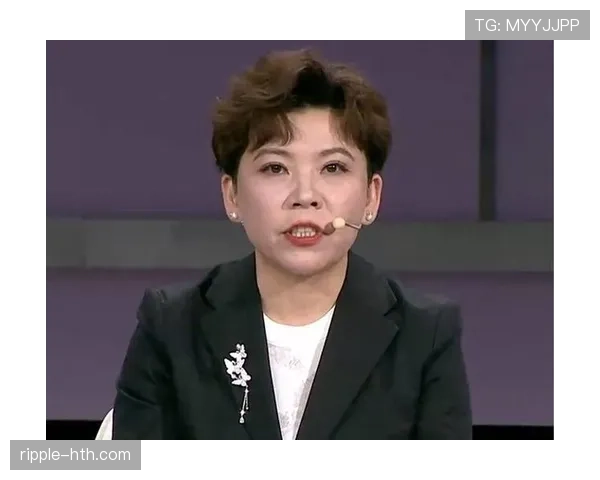 刚在楼下碰到邓亚萍——小个子提着巨型名牌包,旁边路人表情尴尬,生活差距实在抢镜 刚在楼下碰到邓亚萍——小个子提着巨型名牌包,旁边路人表情尴尬,生活差距实在抢镜