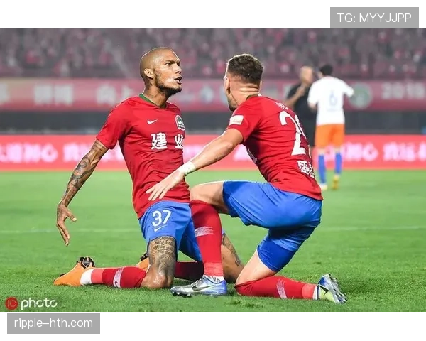 犯规判定:以不合法接触是否影响对手控球为依据 犯规判定:以不合法接触是否影响对手控球为依据
